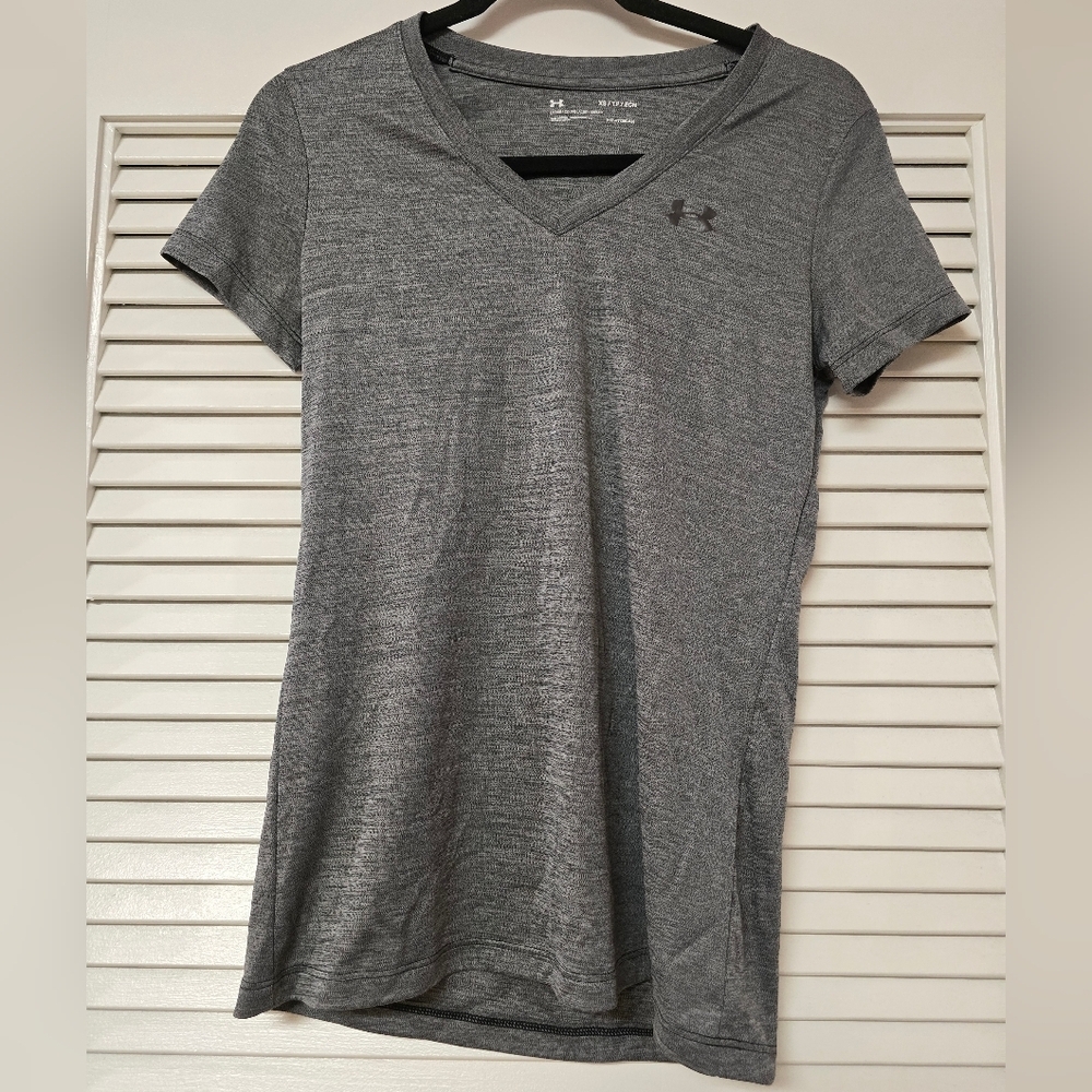 Under Armour - Grey Heatgear Lightweight Workout Athletic Activewear Top